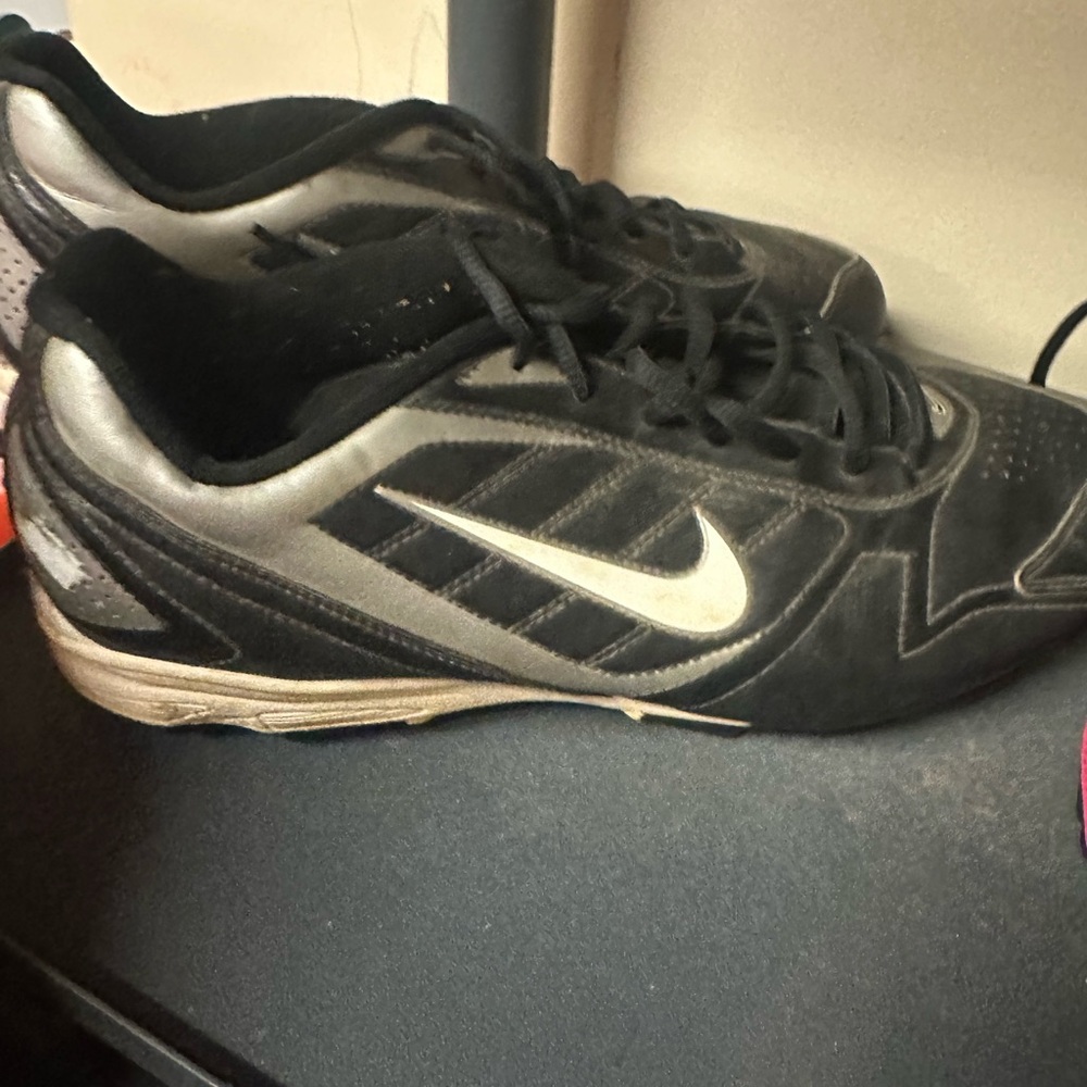 Nike Men's Black and Silver Athletic‎ Sneakers
